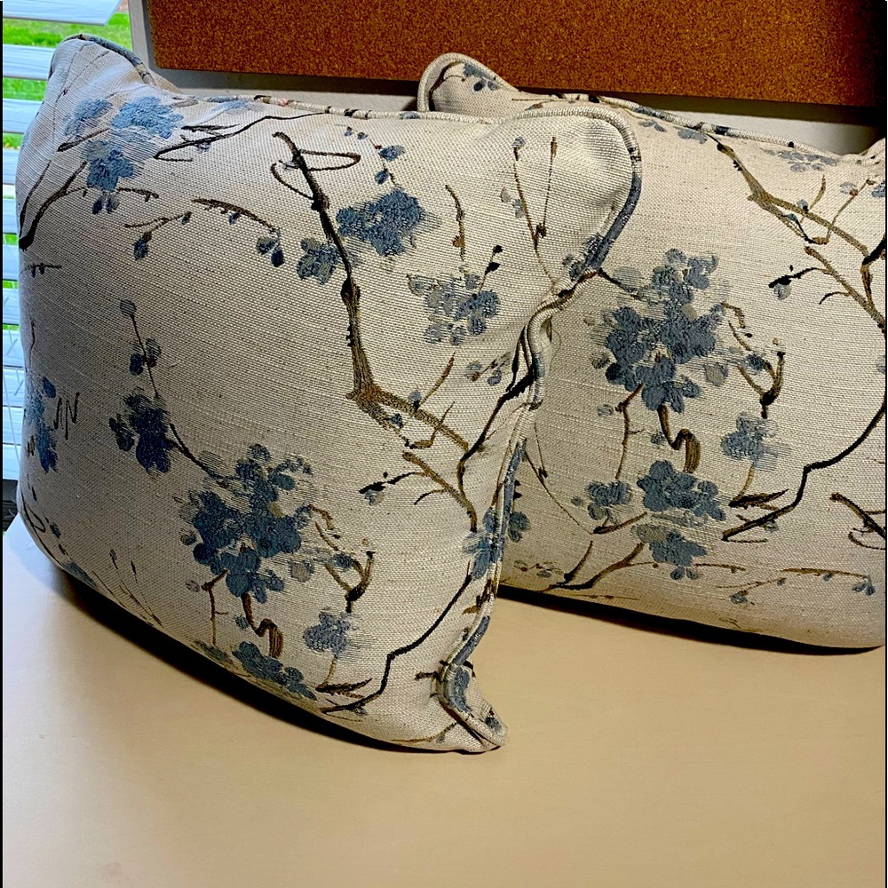 One set of pillow great size for any room